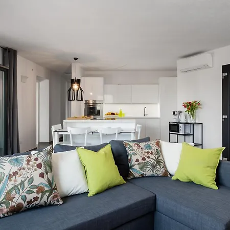 Wlofts 11, 12 & 14 By Klodge Όλμπια